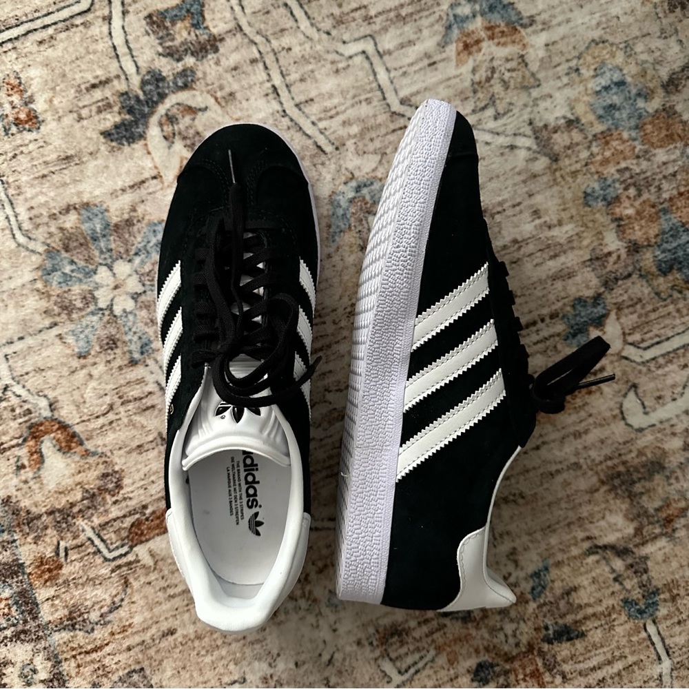 Adidas Gazelle | black, white, gold | M 6 / W 8